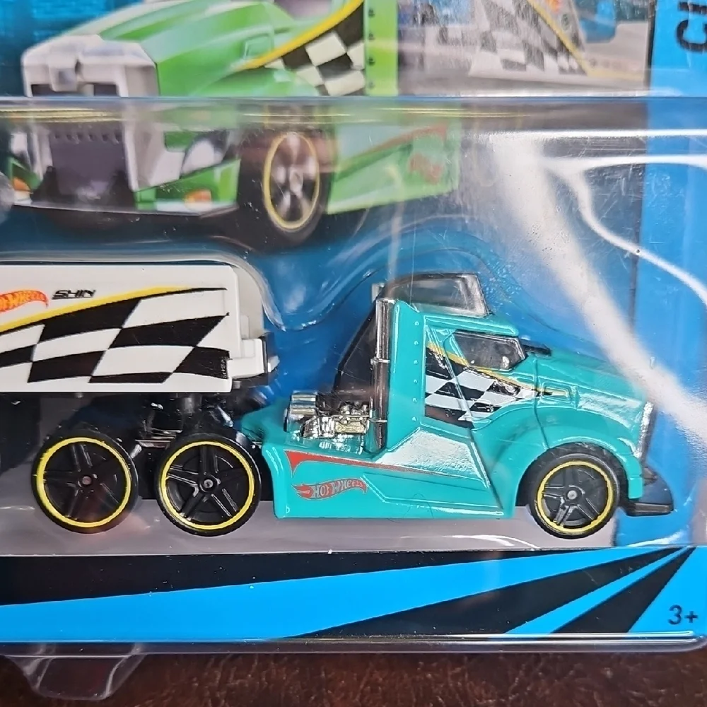 Hot Wheels Drivin' Wild Transporter Set - Teal and Yellow